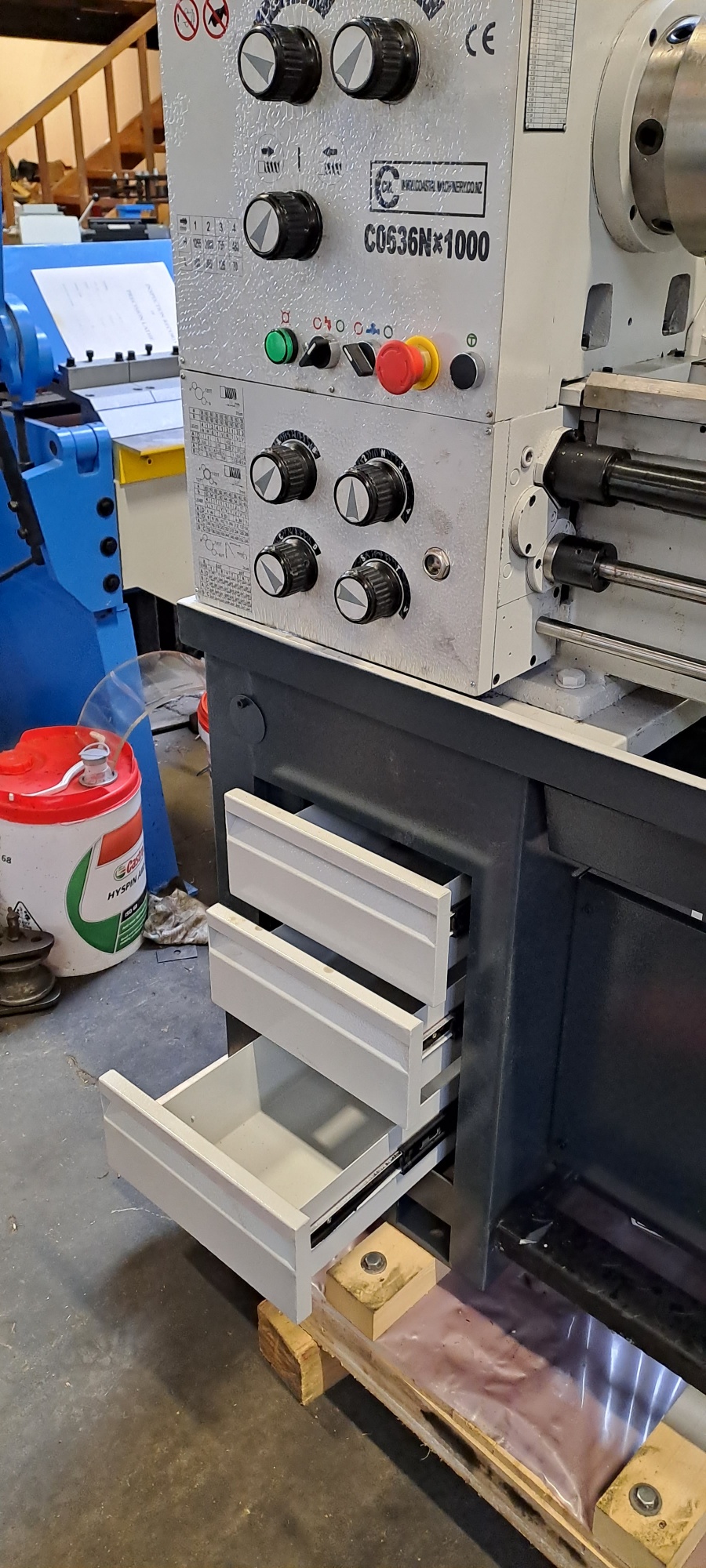 Lathe Cammac CO636N/1000 New  single phase 2hp, 52mm spindle, 360swing (480 in gap) 1000mm between centres, DRO coolant pump, light, foot brake, steadies