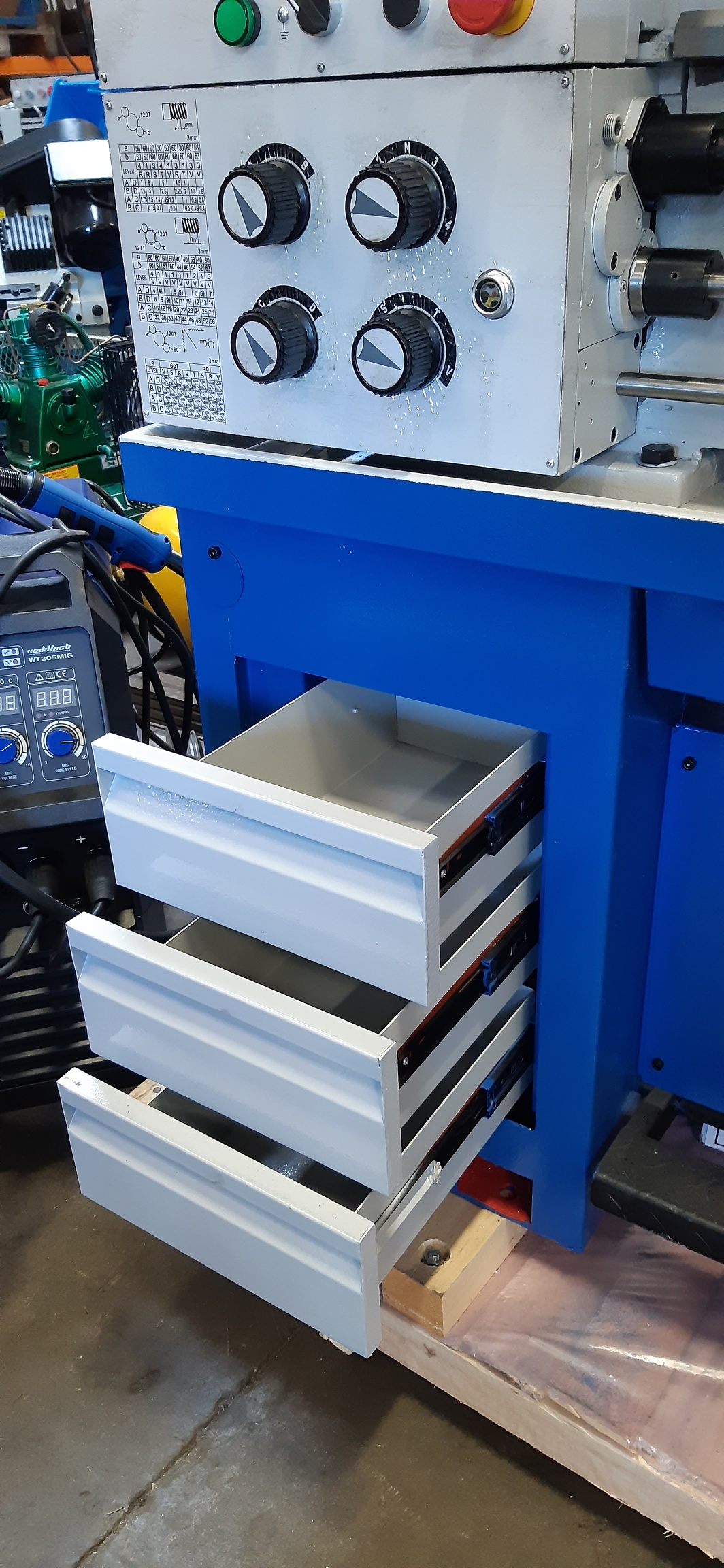 Lathe Cammac CO636N/1000 New  single phase 2hp, 52mm spindle, 360swing (480 in gap) 1000mm between centres, DRO coolant pump, light, foot brake, steadies