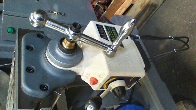 Turret milling machine New(bridgeport) Tasmac X6323A single phase NT30 3 axis DRO, 1 axis power feed, Table 1250x230mm
